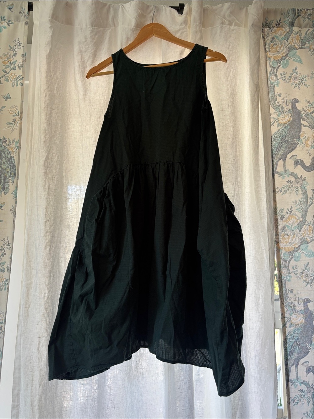 Sleeveless Dark Green Midi Dress with Relaxed A-Line Silhouette